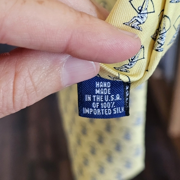 Vineyard Vines Men's‎ Silk Tie - Picture 7 of 7